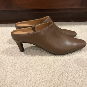 NWOB Nordstrom Rack Closed Toe Alip On Heel Mule Pump Shoes Brown- Women Size 7